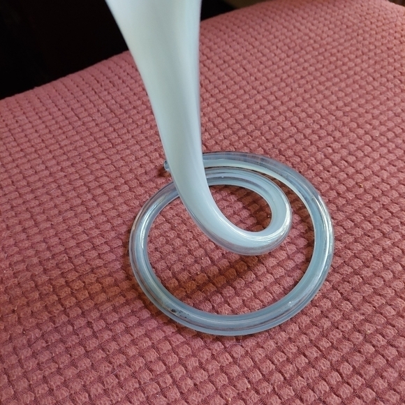 Vintage* Mid-Century Hand-blown One Piece Trumpet Glass Vase with Coiled Base - Picture 3 of 6